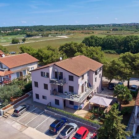 Apartments Christine Умаг Экстерьер фото