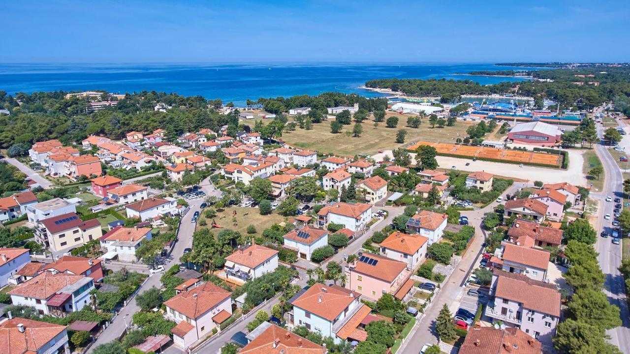 Apartments Christine Умаг Экстерьер фото